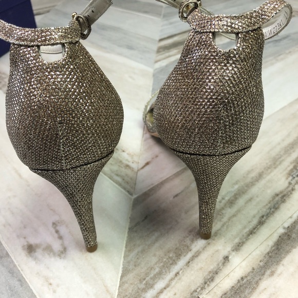 NWT Stuart Weitzman Nunaked Platinum Heels Size 10 - Picture 2 of 7